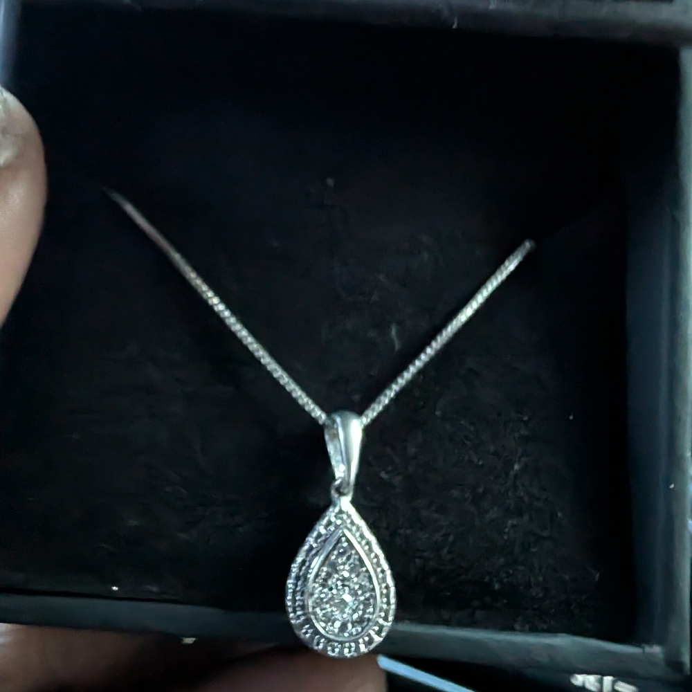 Elegant Kay Jewelers Sterling Silver Diamond Teardrop Pendant Necklace